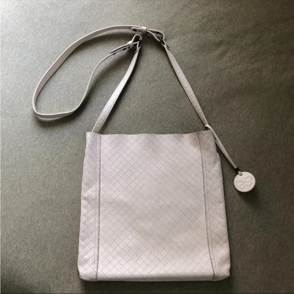 Bottega Veneta Intrecciomirage Messenger Crossbody Bag Cream Butterfly Leather